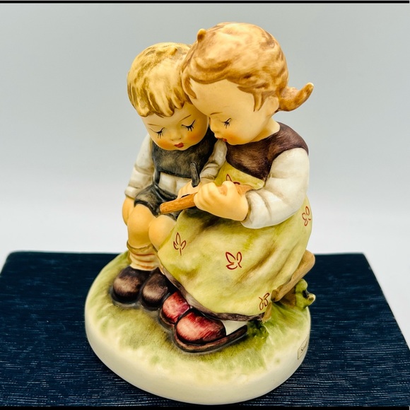 Hummel #346 Smart Little Sister collectible figurine Germany vintage